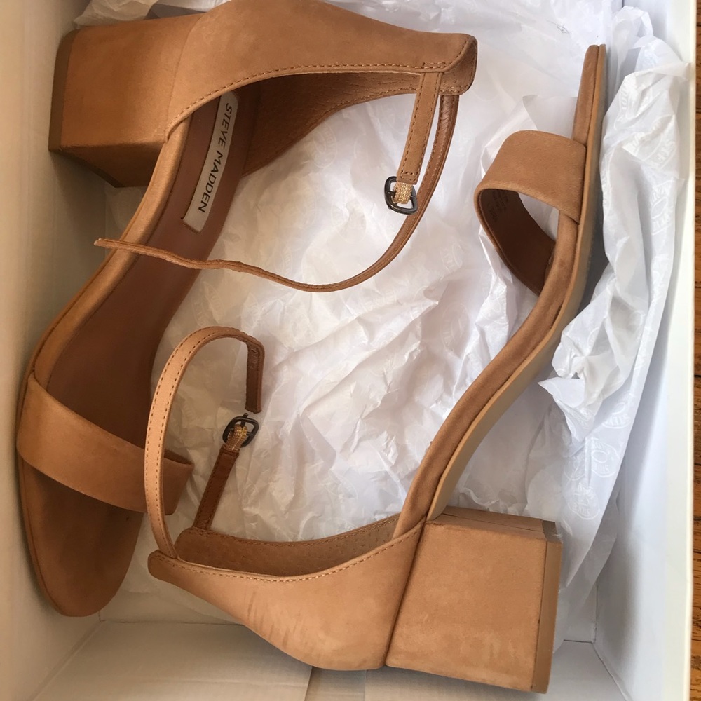 Steve Madden Irenee tan heels comes with SM bag